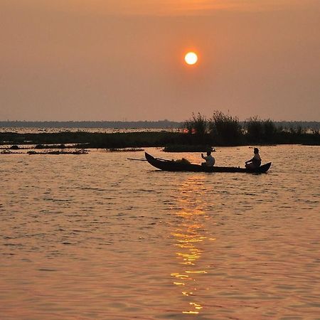 Backwater Breeze Kumarakom Exterior photo