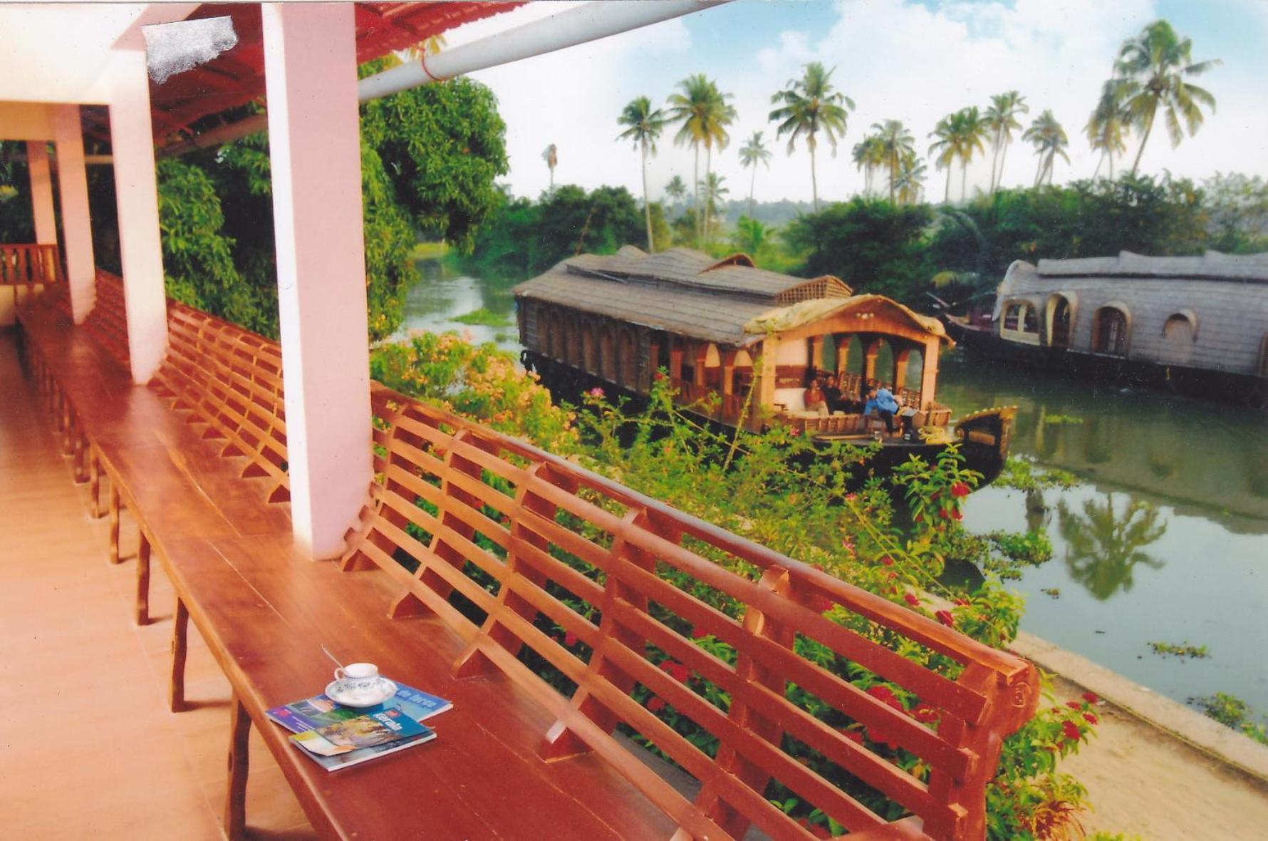 Backwater Breeze Kumarakom Exterior photo