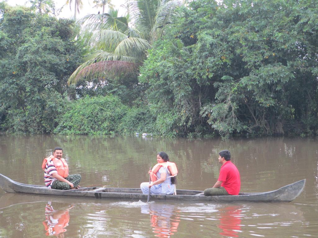 Backwater Breeze Kumarakom Exterior photo