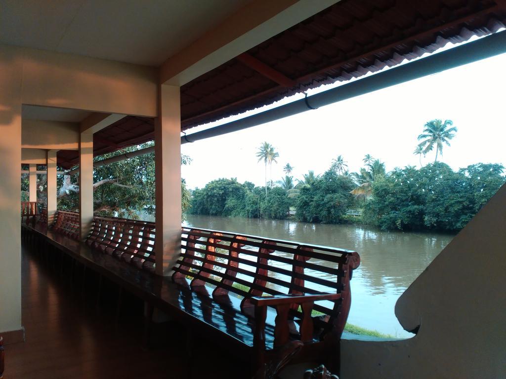 Backwater Breeze Kumarakom Exterior photo