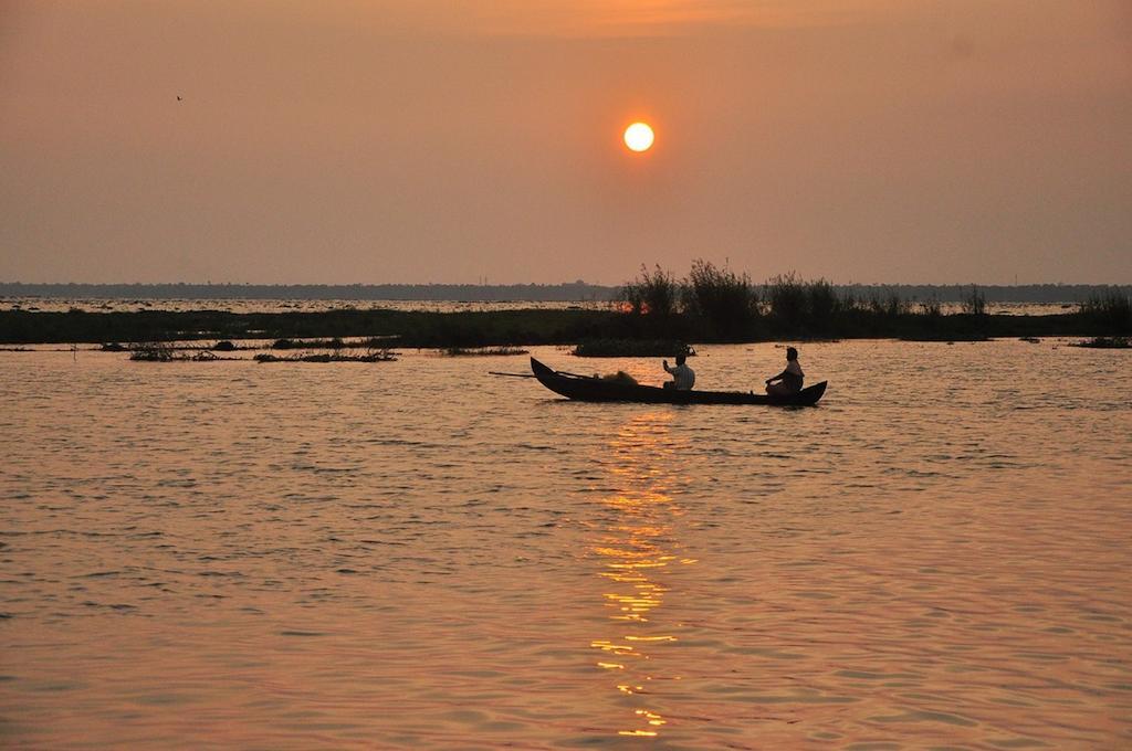Backwater Breeze Kumarakom Exterior photo