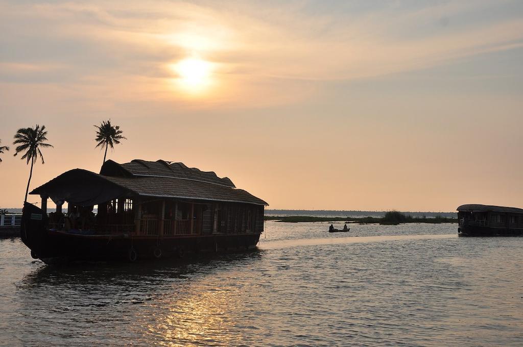 Backwater Breeze Kumarakom Exterior photo